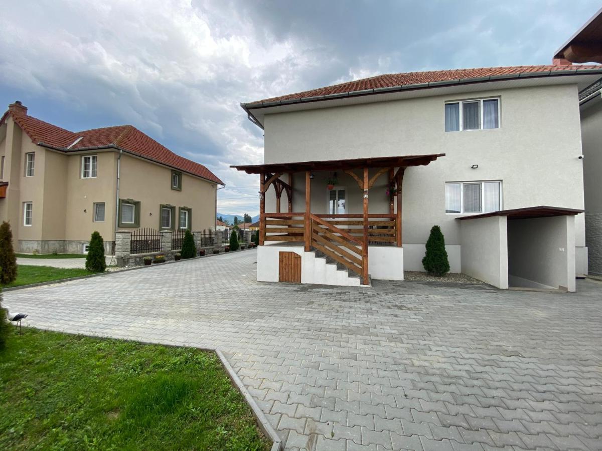 Absolut Residence Хацег Экстерьер фото