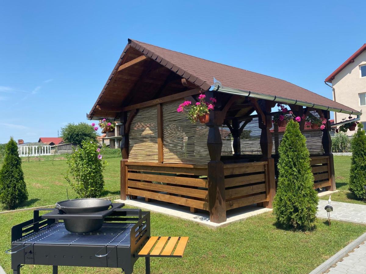 Absolut Residence Хацег Экстерьер фото