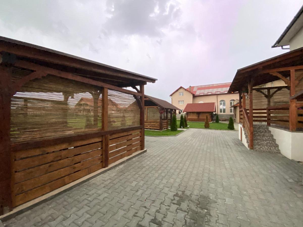 Absolut Residence Хацег Экстерьер фото