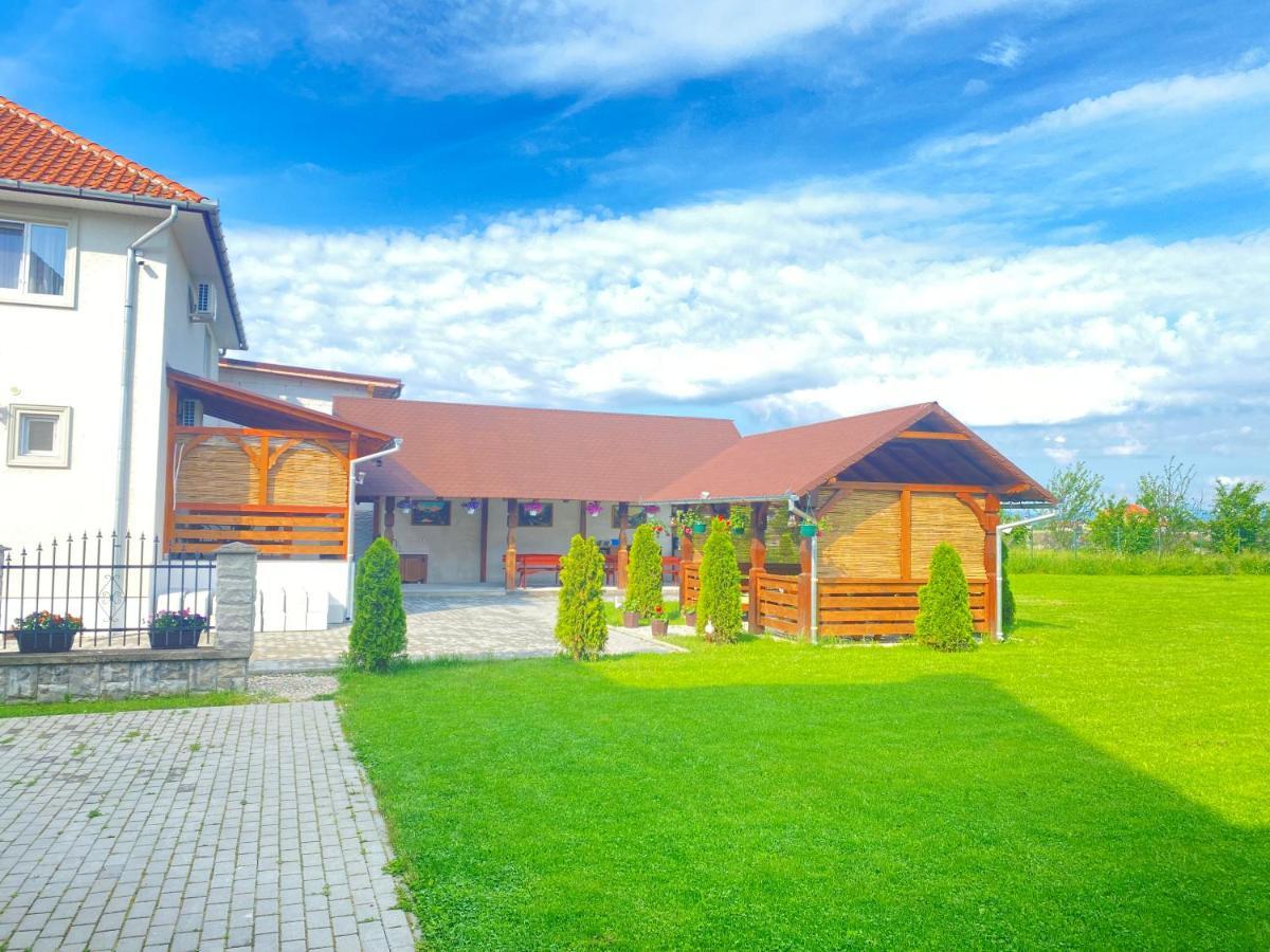Absolut Residence Хацег Экстерьер фото