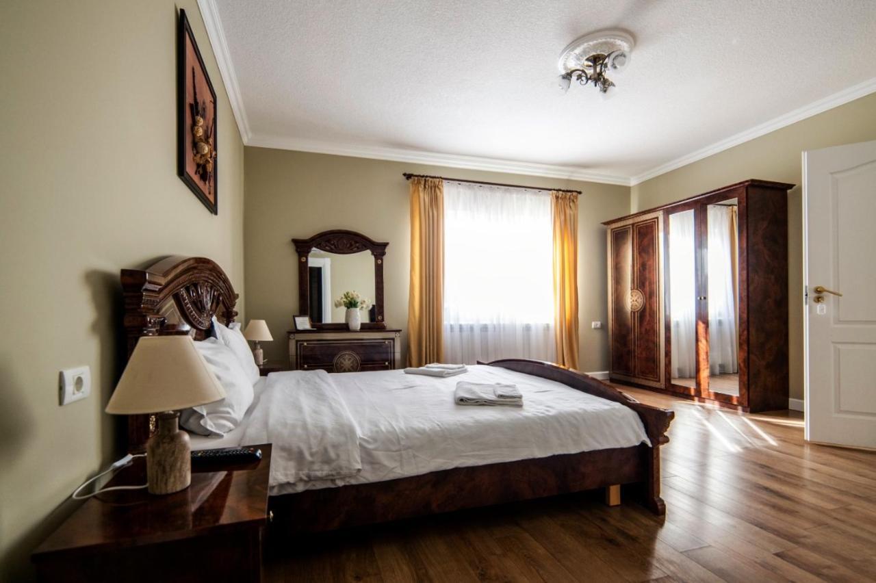 Absolut Residence Хацег Экстерьер фото