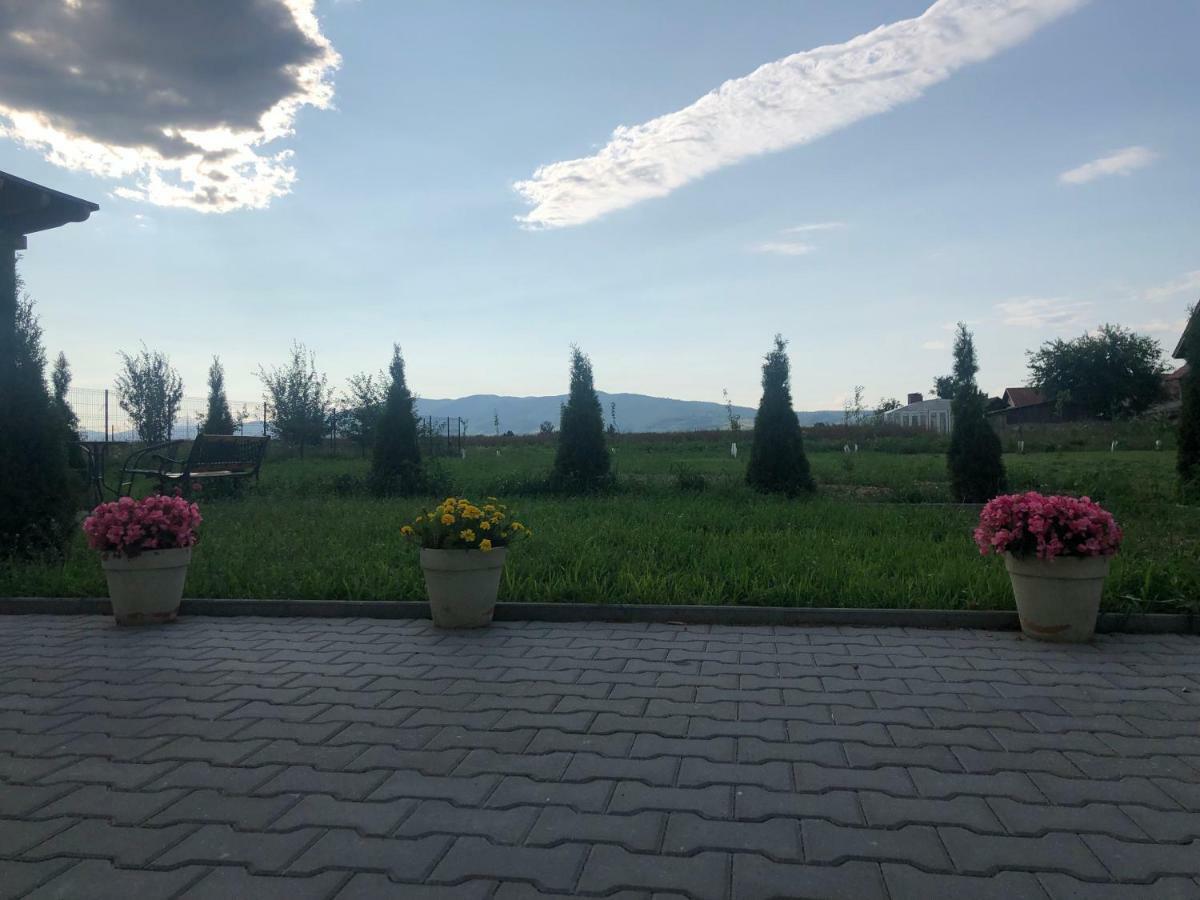 Absolut Residence Хацег Экстерьер фото